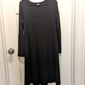 Black Old Navy maternity dress